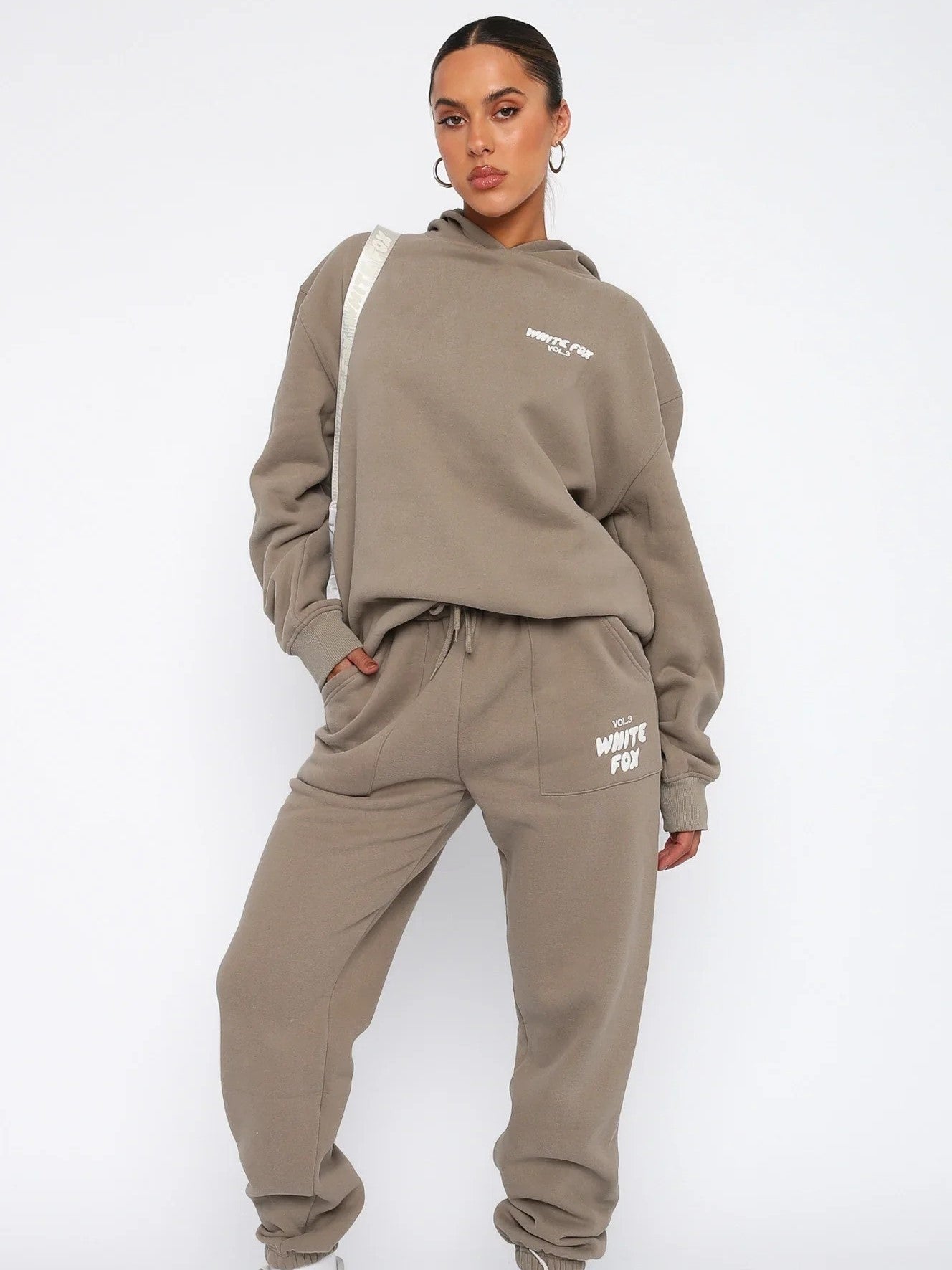 Stylish White Tracksuit - Comfort & Luxury
