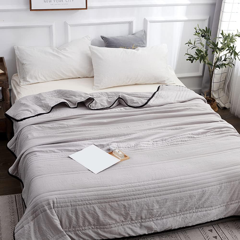 AQUACHILL - Cool and Cozy Blanket for Refreshing Comfort and Breathable Relaxation