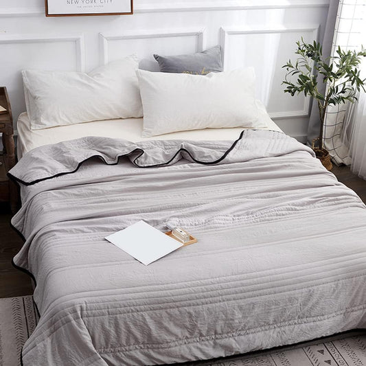 AQUACHILL - Cool and Cozy Blanket for Refreshing Comfort and Breathable Relaxation