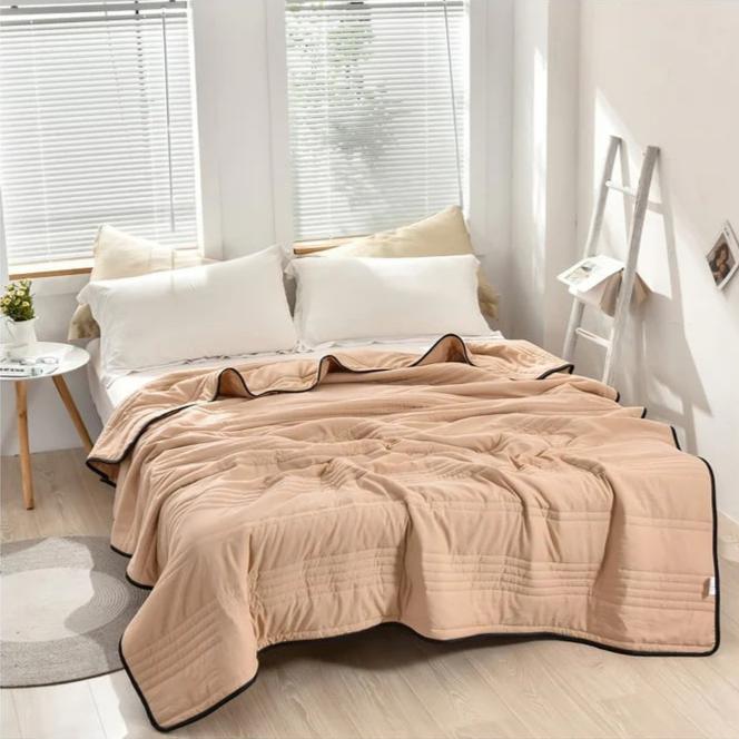 AQUACHILL - Cool and Cozy Blanket for Refreshing Comfort and Breathable Relaxation