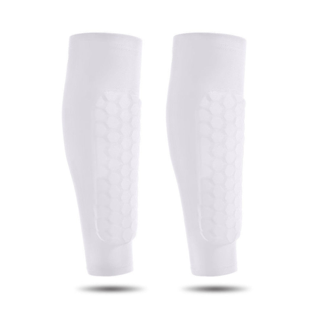 Built-in cushioning layer absorbing impact and protecting the shinbone from injuries.