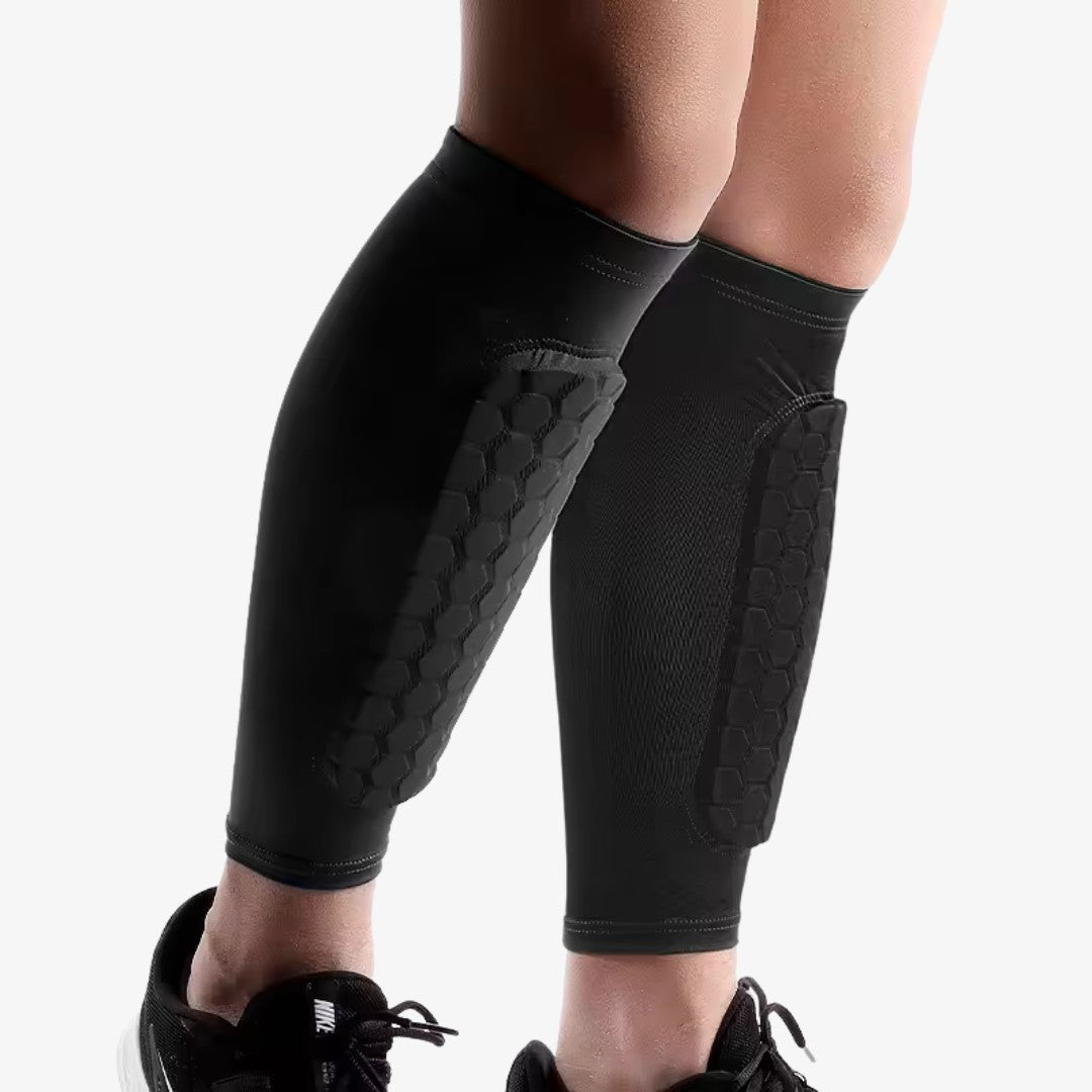 Built-in cushioning layer absorbing impact and protecting the shinbone from injuries.