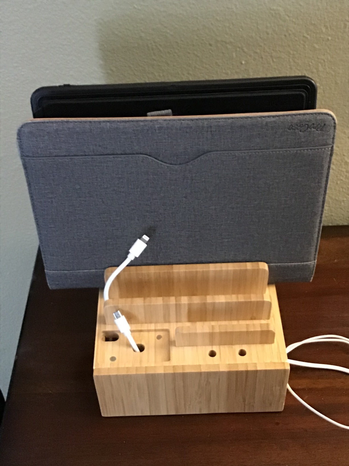 ChargeDock Charging Station in Bamboo | 5-Port USB & Organizer | For Smartphone, Tablet & Smartwatch | Includes Cable Set