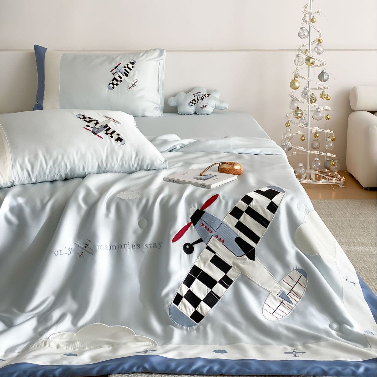 Children's Bedding Set with Appliquéd Retro Airplanes and Silky Satin Finish