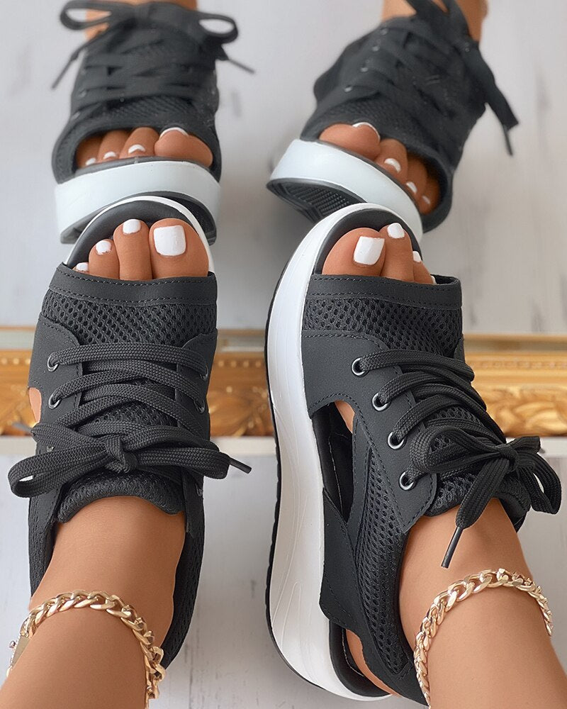 Cindy - The Perfect Sandal for All Occasions
