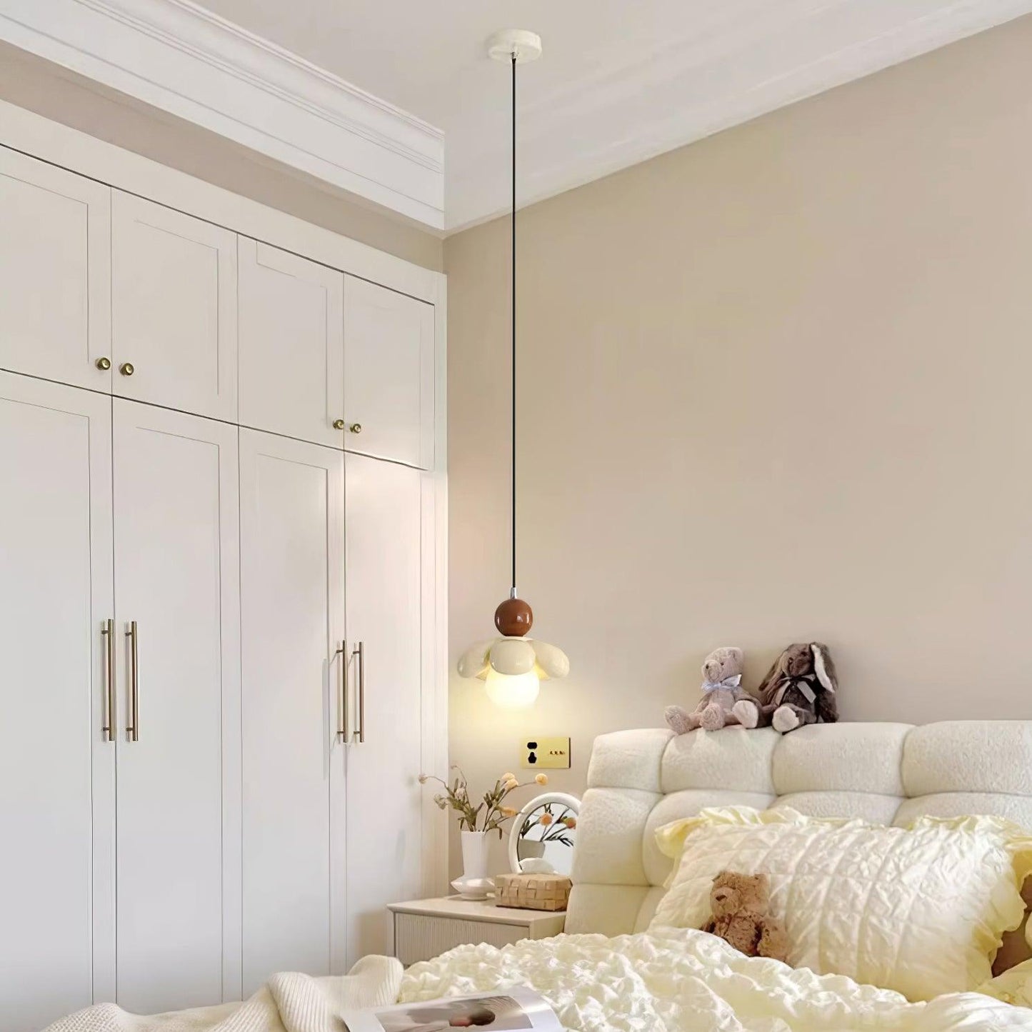 Colorful Flower-Shaped Pendant Lamp – Stylish Lighting for Living Room and Bedroom with Resin, Color Options