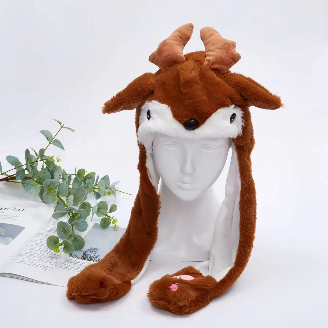 Cute hat with moving ears