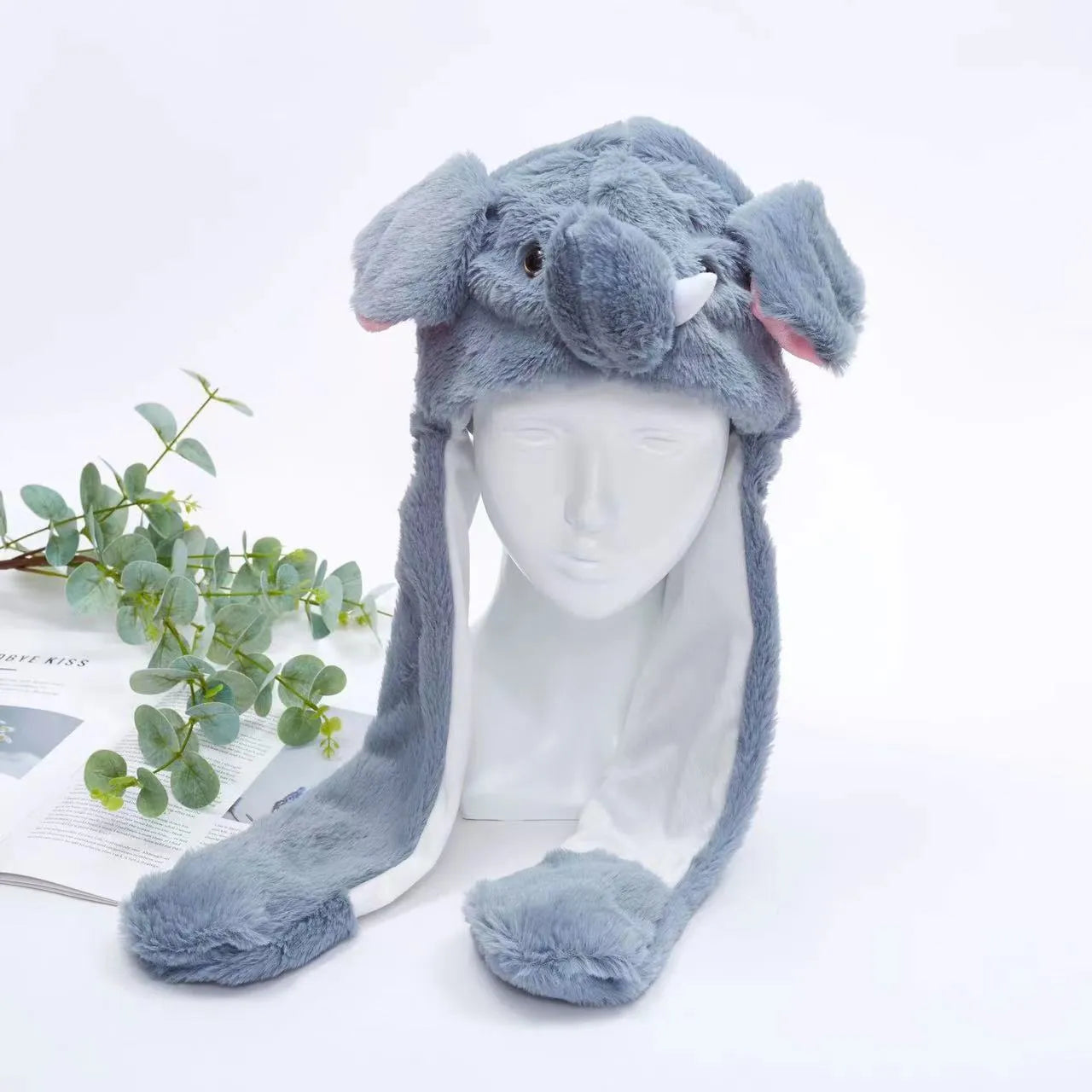 Cute hat with moving ears