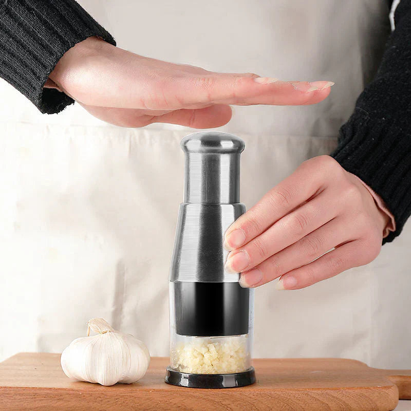Garlic Chopper in a Convenient Design – Comfort and Speed in Meal Preparation