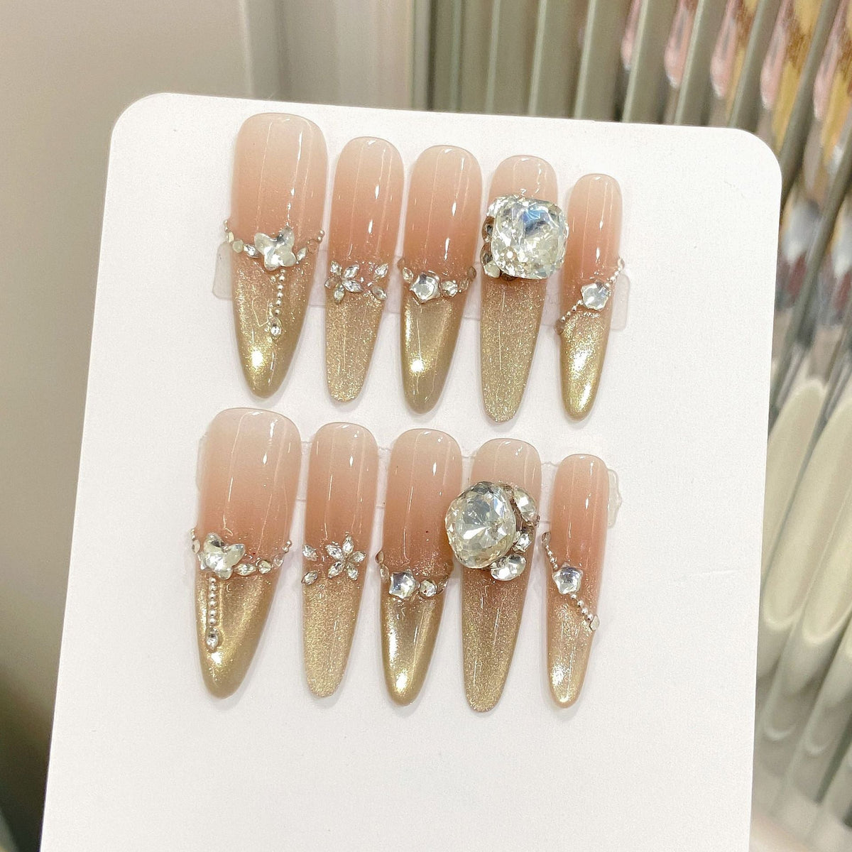 Glittering Press-On Nail Art Set