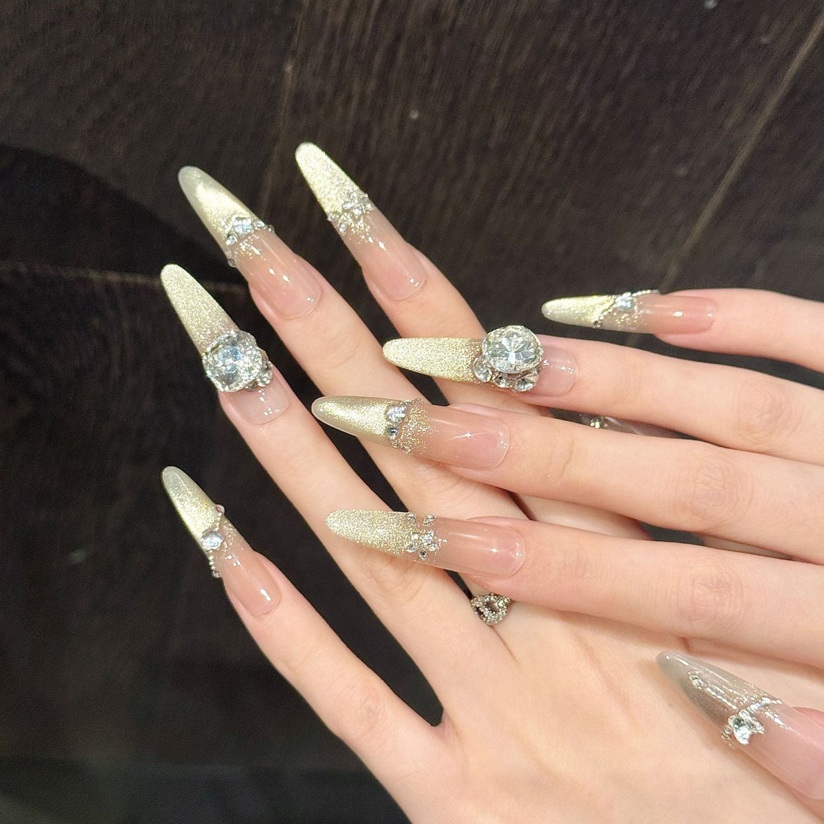 Glittering Press-On Nail Art Set