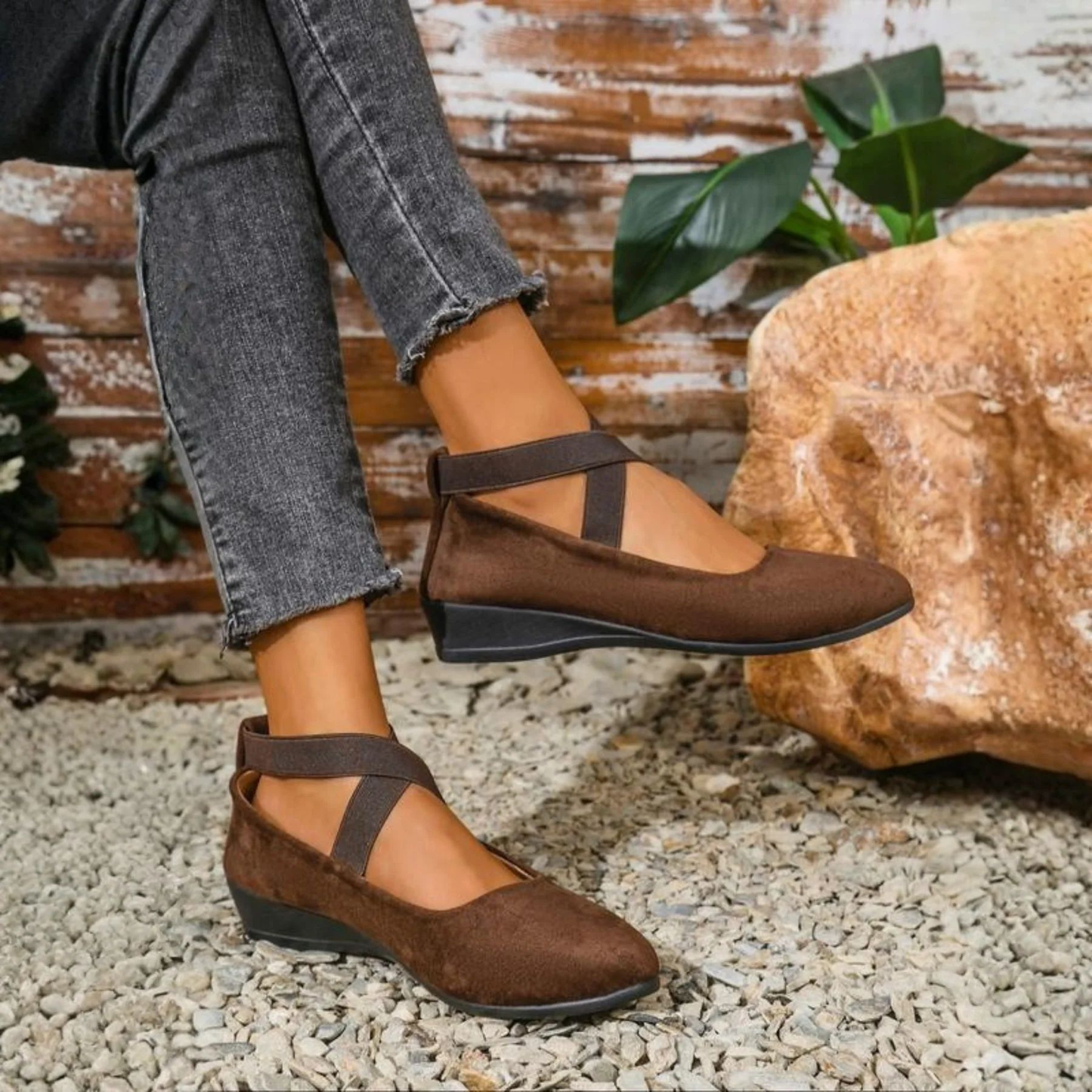 Happy™ Ballerina Shoes: Women's Criss-Cross Closed Low-Heel Ballerina Shoes
