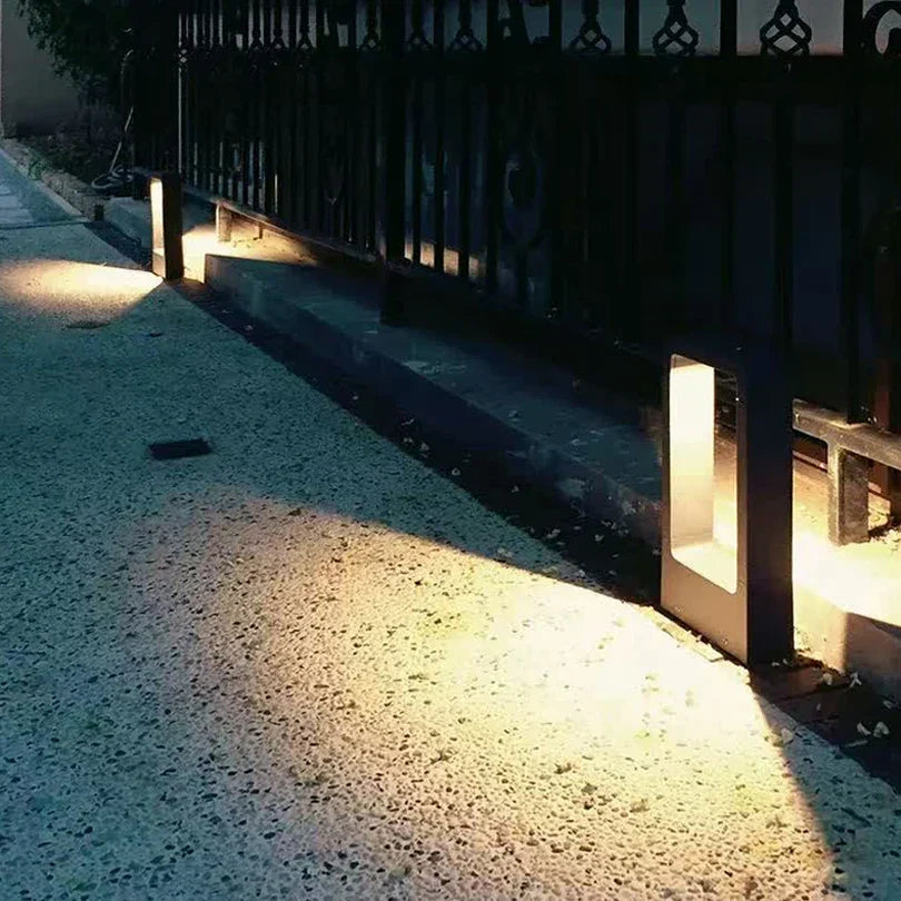 High-Quality Outdoor Garden Lamp with Durable Mounting for Outdoor Use