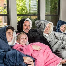 Hygge blanket with sleeves, hood & pocket - 200 x 150 cm