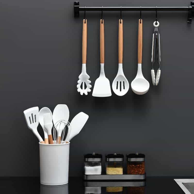Kitchen Set with 11 Pieces in Wood/Silicone Including Holder (Black or White)