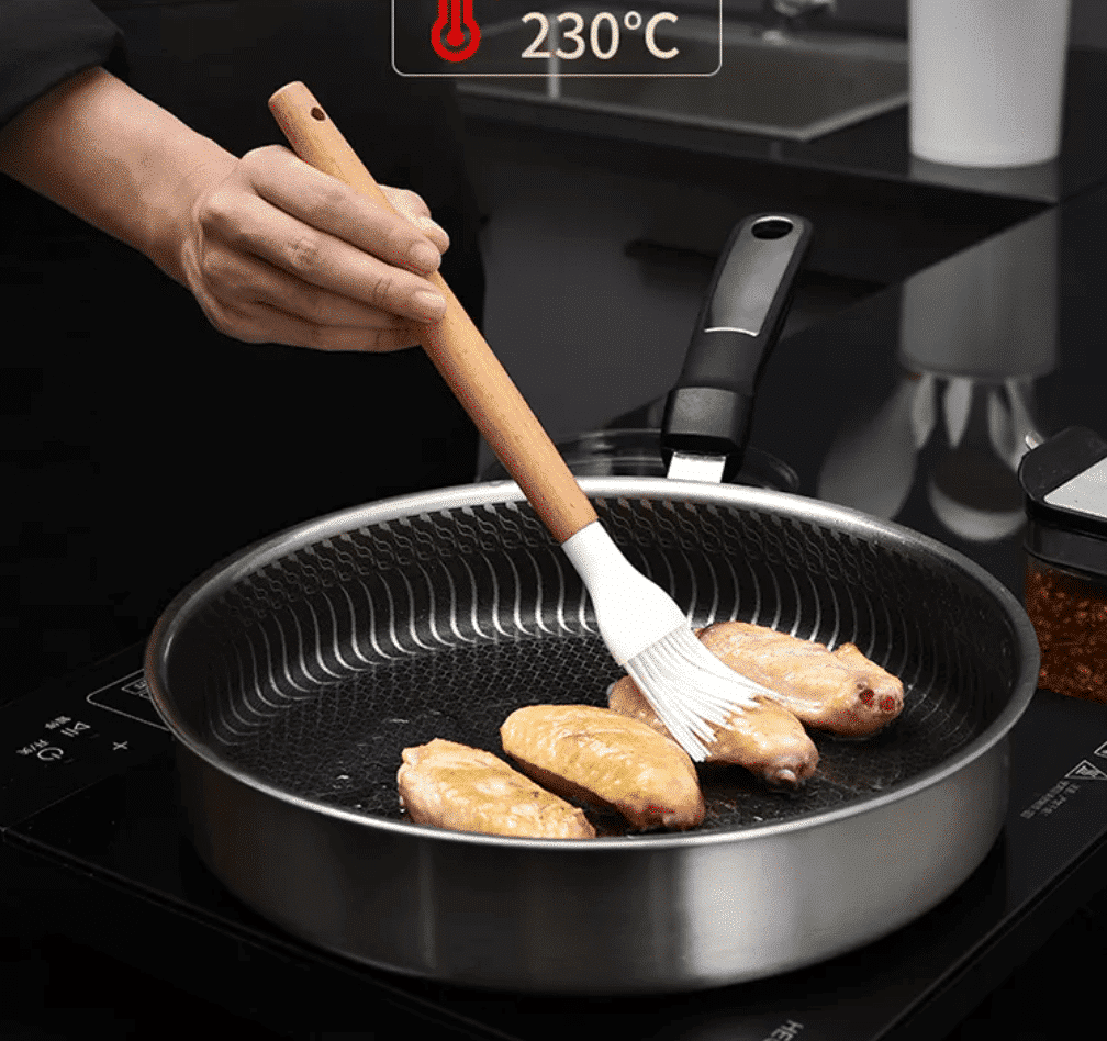 Kitchen Set with 11 Pieces in Wood/Silicone Including Holder (Black or White)