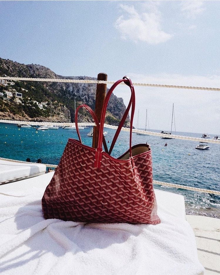 Luxurious Shopper Bag | Stylish and Spacious | Bordeaux