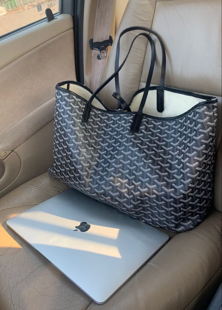 Luxurious Shopper Bag | Stylish and Spacious | Bordeaux