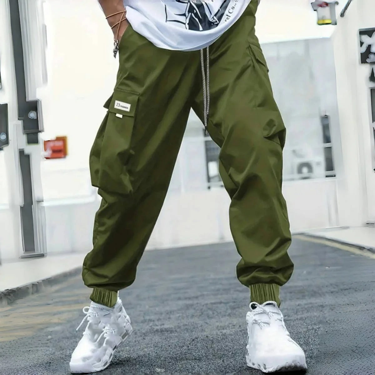 Men's Trendy Cargo Pants in Stretch Fabric for Casual Style