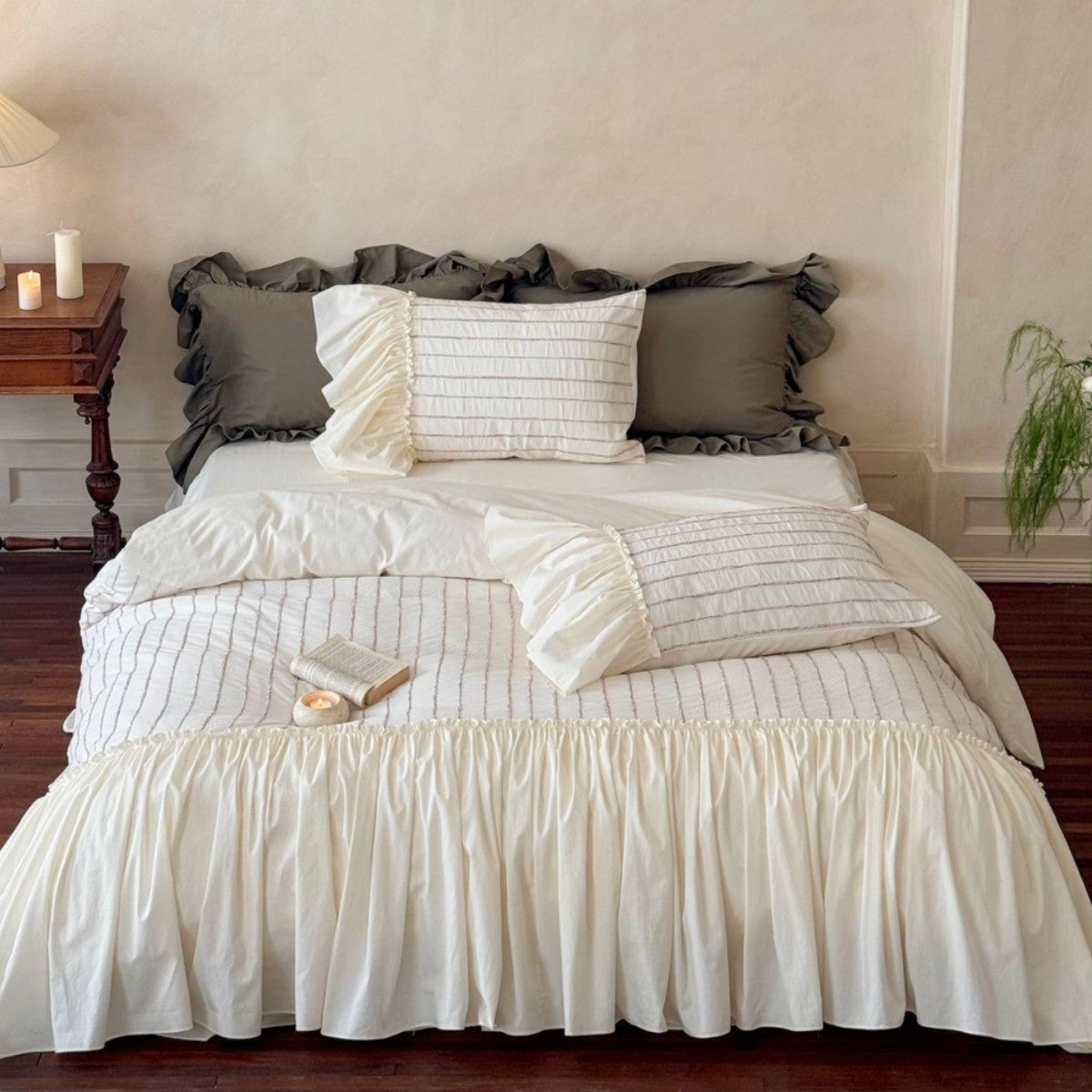 Ruffled Cotton Bedding Set with Fine Quilting
