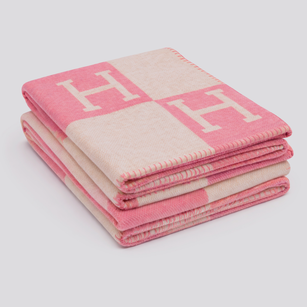 Soft, Cozy Blanket for Living Room – Year-Round Fleece Layer in Warm, Neutral Color, 140 x 170 cm