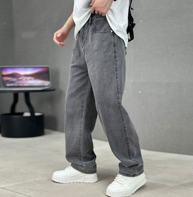 Stylish Straight Leg Jeans