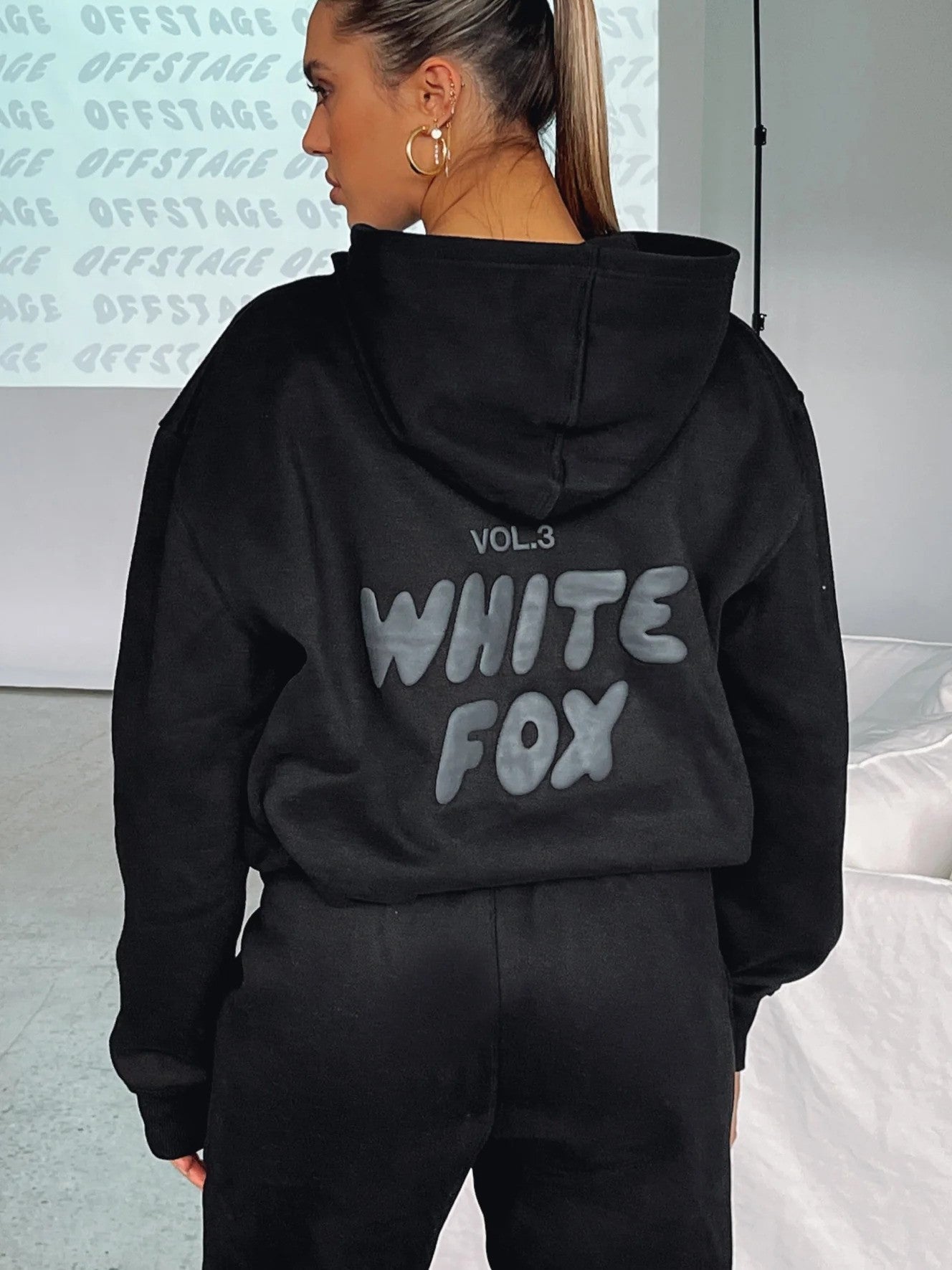 Stylish White Tracksuit - Comfort & Luxury