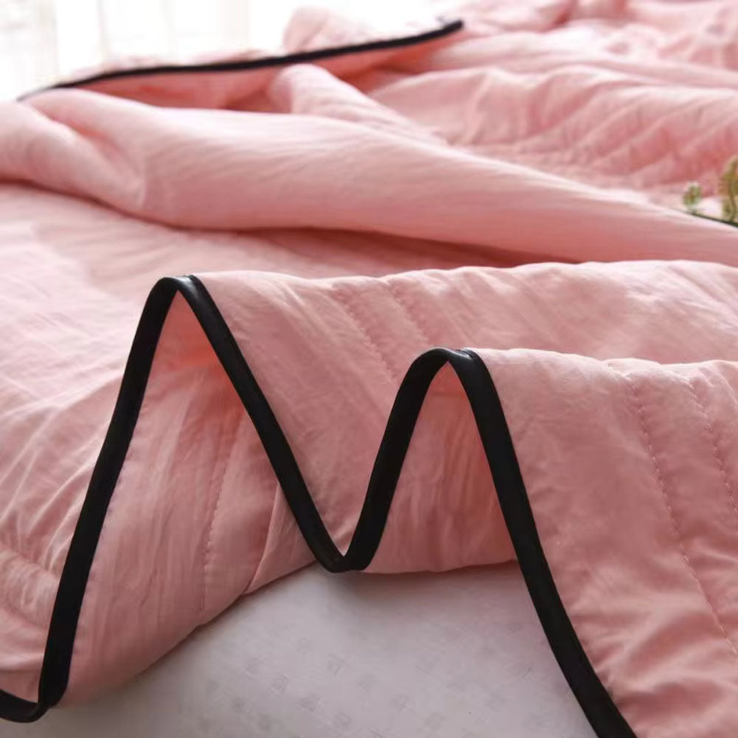 The Everchill Ice Cooling Blanket Keeps You Comfortable and Cool All Night