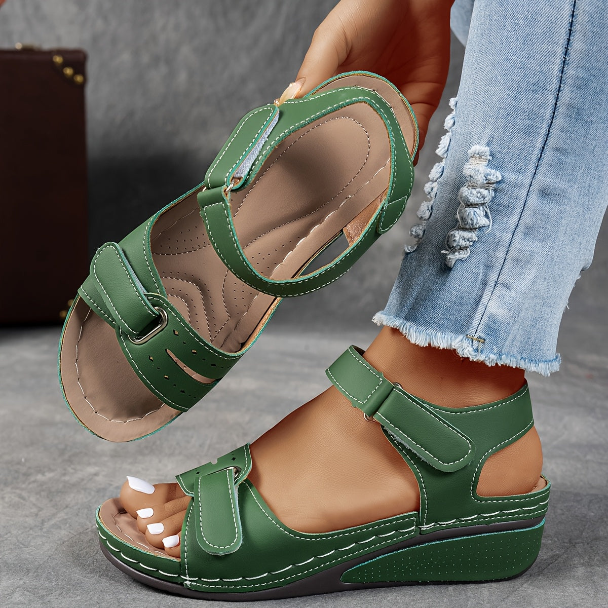 Women's Comfort Sandals with Adjustable Straps and Cushioned Insoles