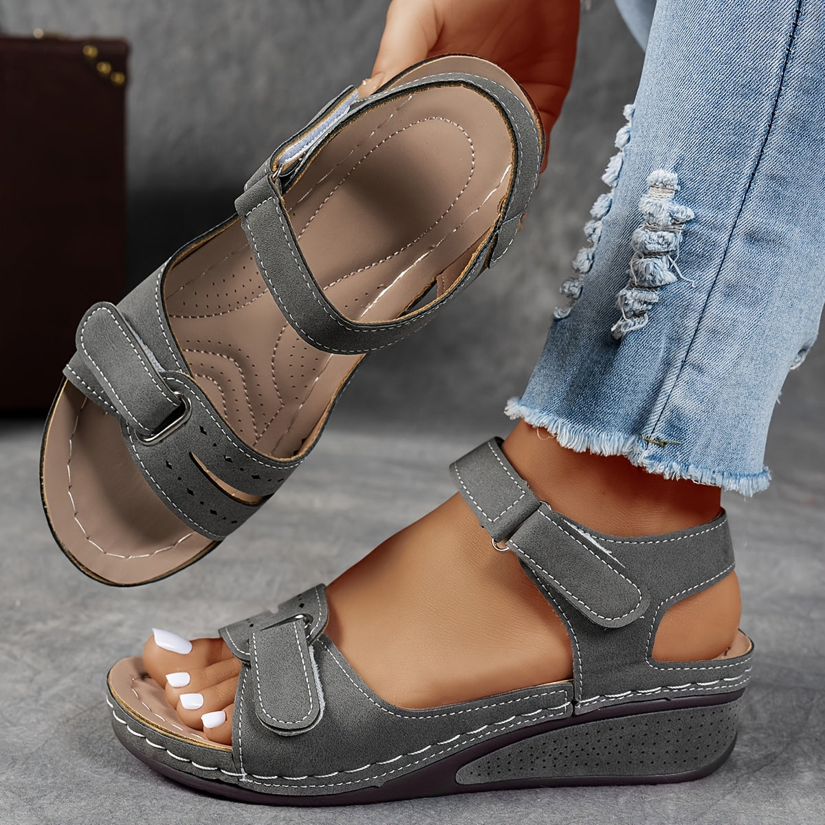 Women's Comfort Sandals with Adjustable Straps and Cushioned Insoles