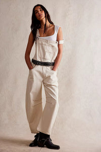Women's Overalls in a Casual Oversized Style with Practical Pockets and Fashionable Accents
