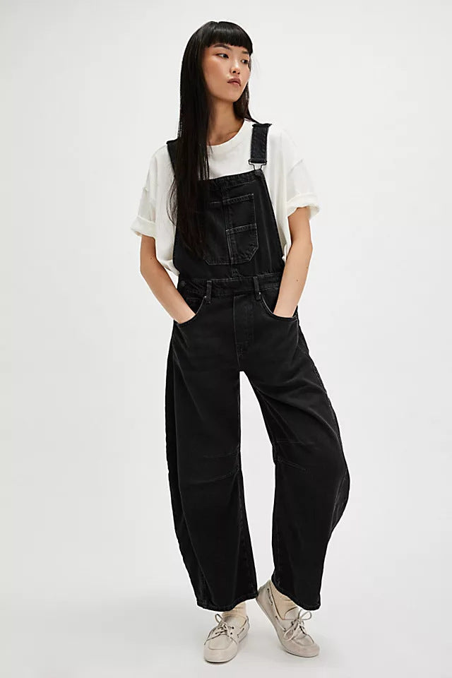 Women's Overalls in a Casual Oversized Style with Practical Pockets and Fashionable Accents