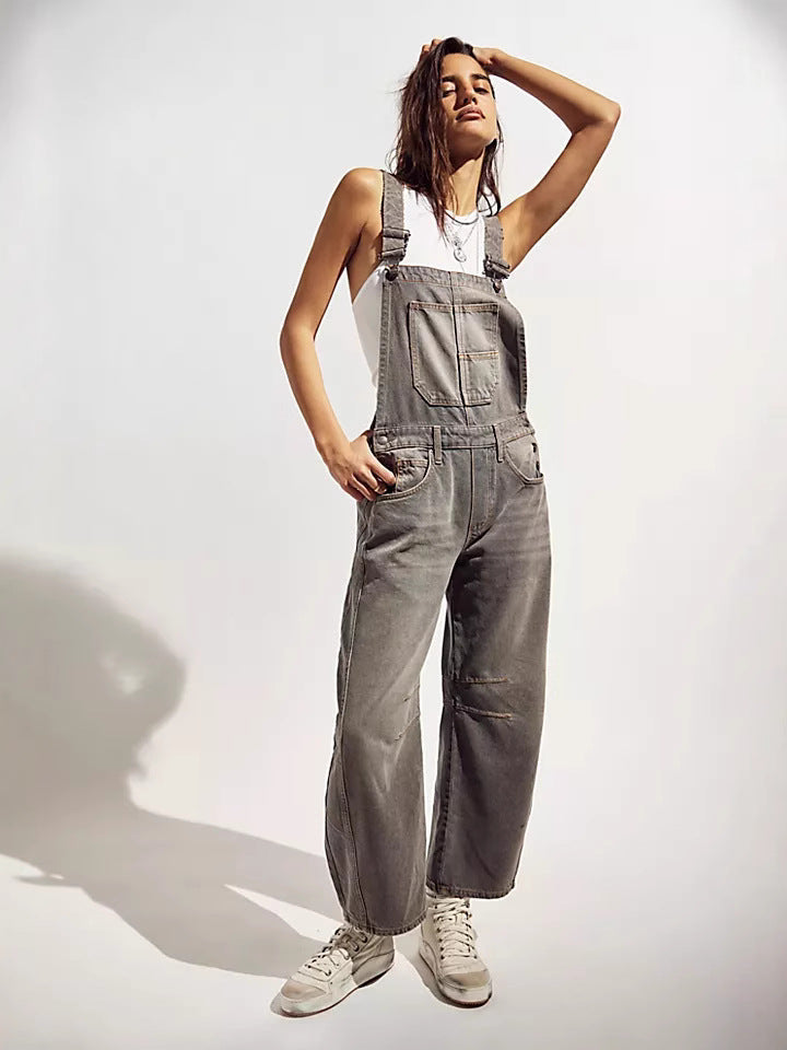Women's Overalls in a Casual Oversized Style with Practical Pockets and Fashionable Accents
