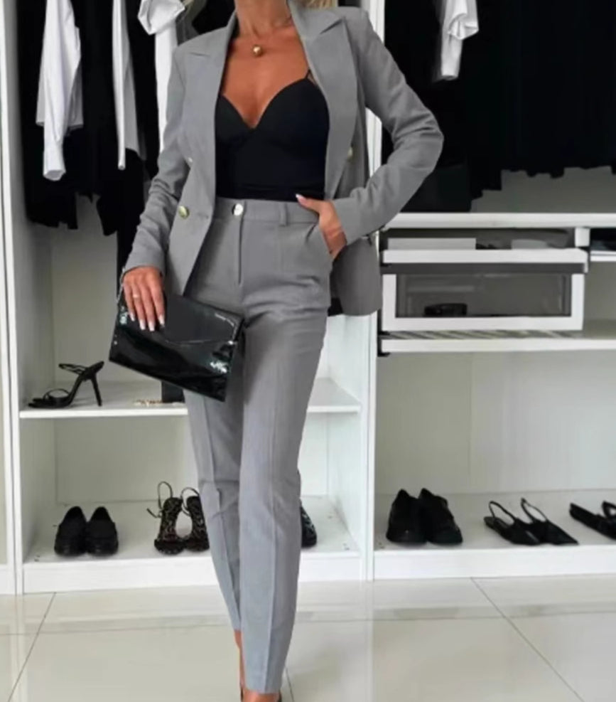 Women's Suit - Elegant Fitted Blazer and Pants